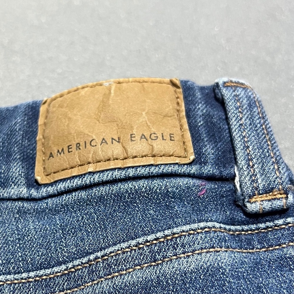 American Eagle Curvy Midi The Dream Short Medium Wash Raw Hem Denim Shorts 8 - Picture 3 of 15